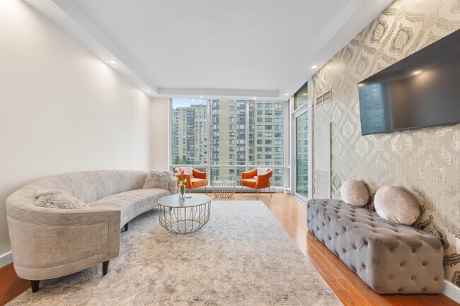 Building Photo - 20 Newport Pkwy