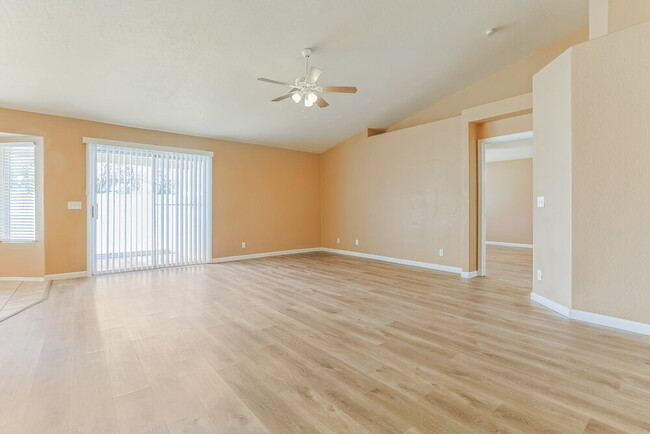 Building Photo - 527 N Bailey Cir