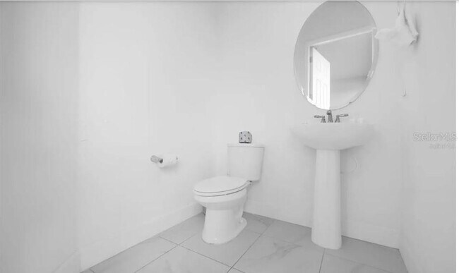 Building Photo - 450 Captiva Dr