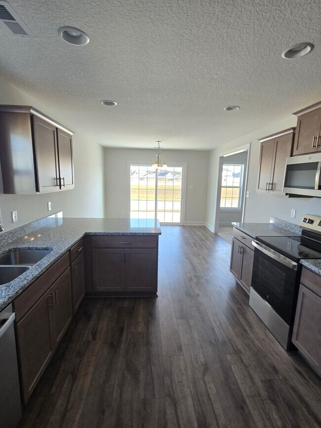 Building Photo - 918 Uplands Ln