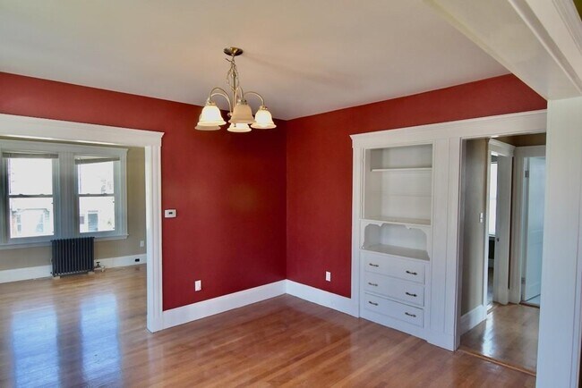 Building Photo - 106 Brook St