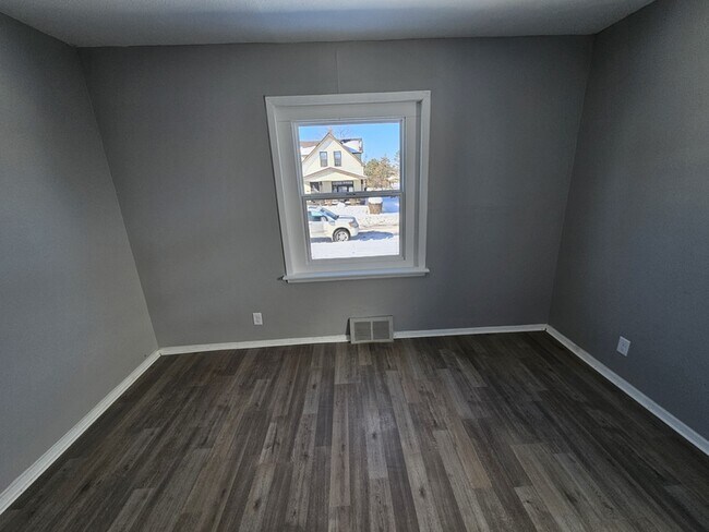 Building Photo - 4445 E 154th St