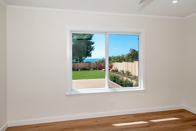 Building Photo - Beautifully Remodeled Mesa home with Ocean...