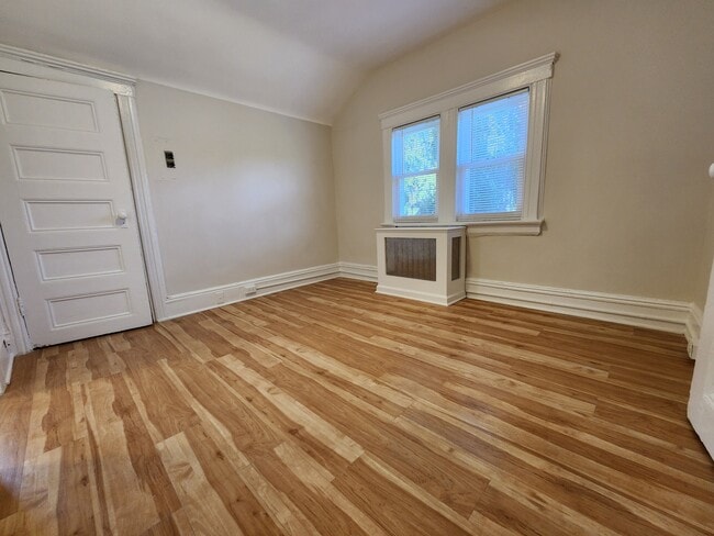 Building Photo - 181 Forest St