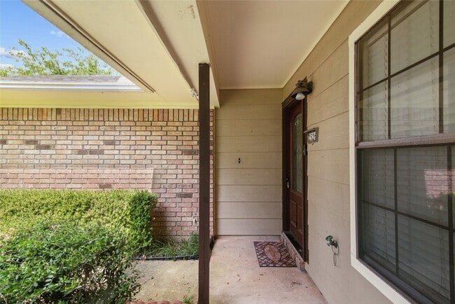 Building Photo - 2526 Downs Cir