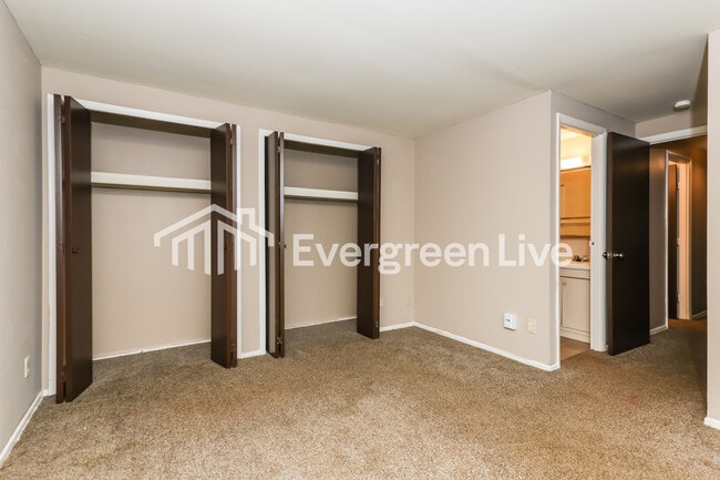 Building Photo - 5636 Troy Villa Blvd