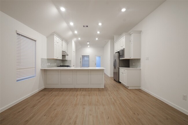 Building Photo - 27011 Aurora Gdn Ln