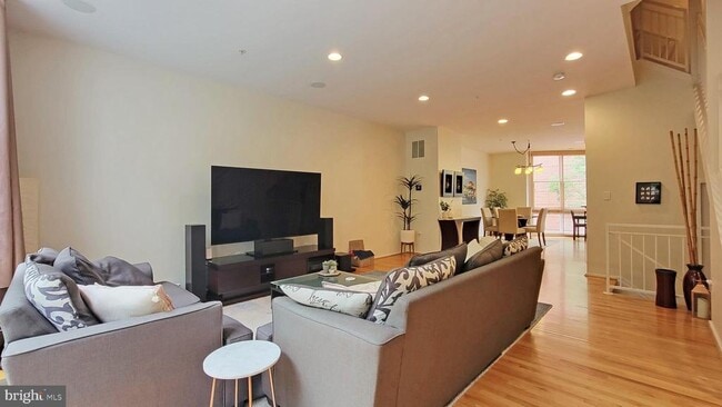 Building Photo - 2010 N Westmoreland St