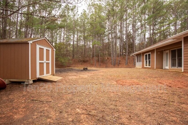 Building Photo - 185 Spruce Dr