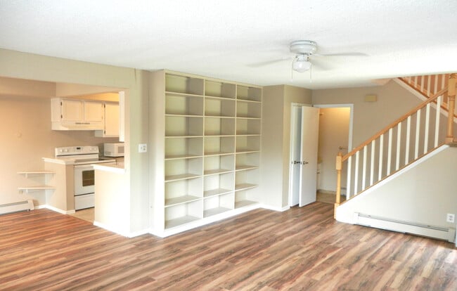 Building Photo - 4150 Monroe Dr