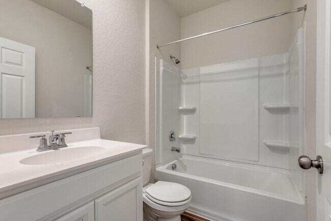 Building Photo - 4 Bedroom/3 Bath Winding Brook Subdivision