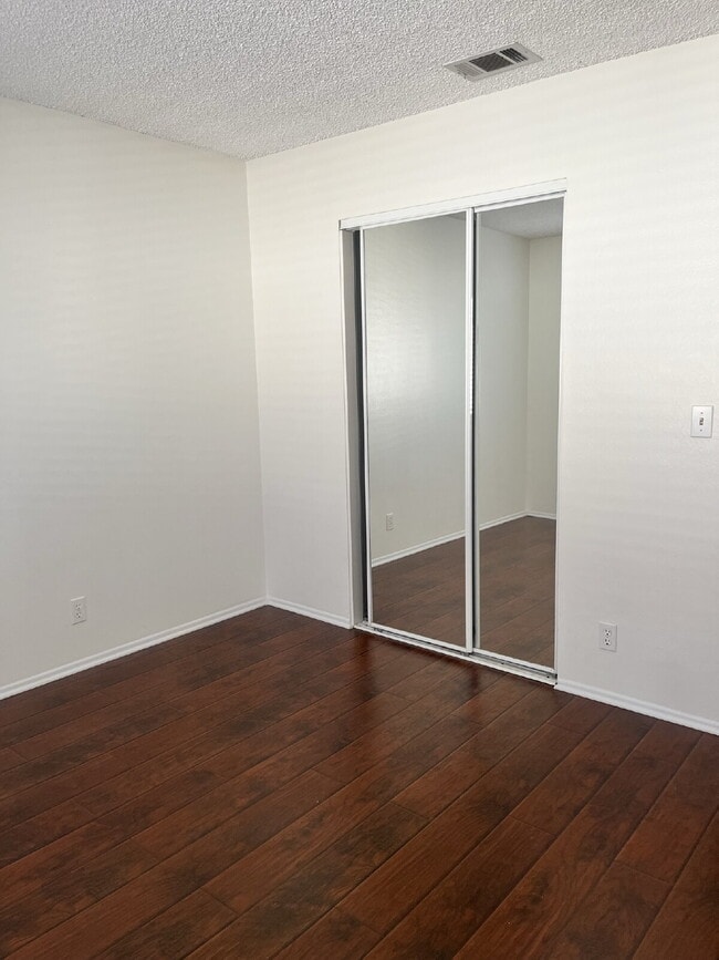 Building Photo - 480 Las Palomas Dr