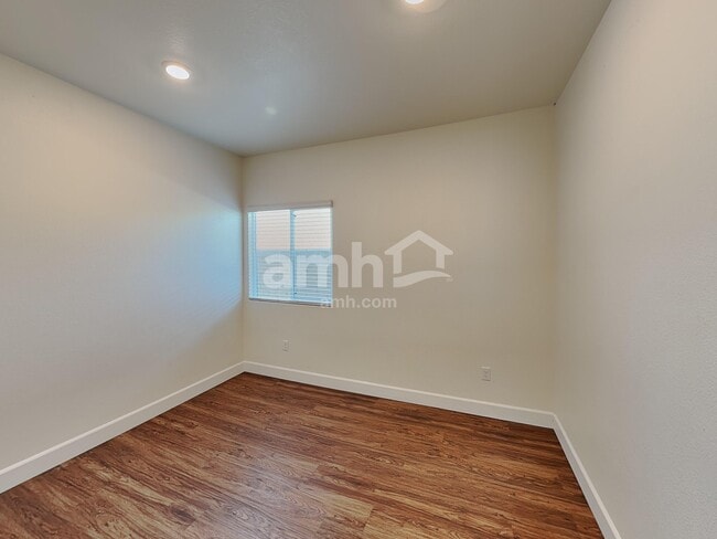 Building Photo - 696 N Water St