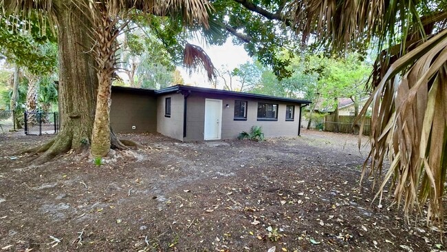 Building Photo - 512 Sandra Ave