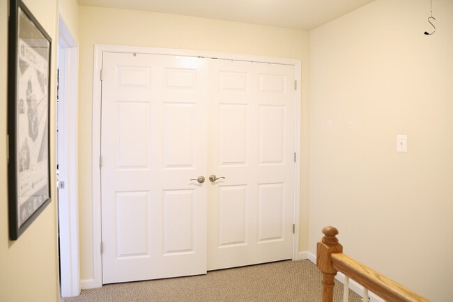 Building Photo - 470 Old Elm St