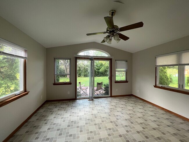 Building Photo - 1891 N Lake Dr