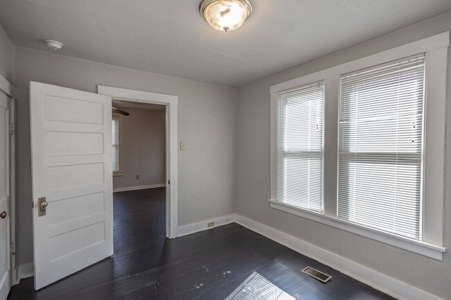 Building Photo - 2 Bedroom Stifft Station Cottage