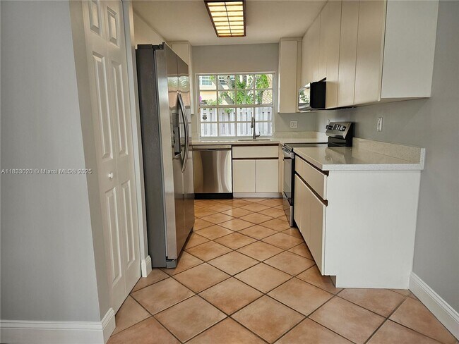 Building Photo - 1359 Springside Dr