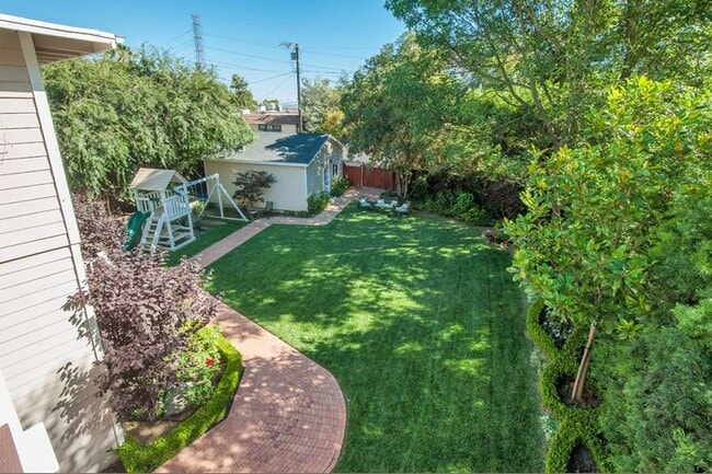 Building Photo - 7120 Pacific View Dr