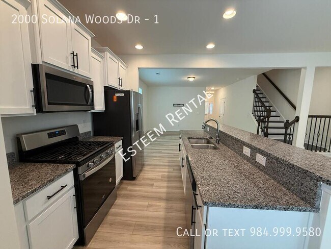 Building Photo - 2000 Solana Wds Dr