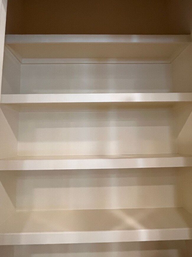 Building Photo - Wonderful 4/3.5 Townhome
