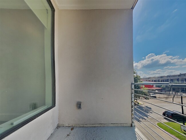 Building Photo - 2401 Crawford St