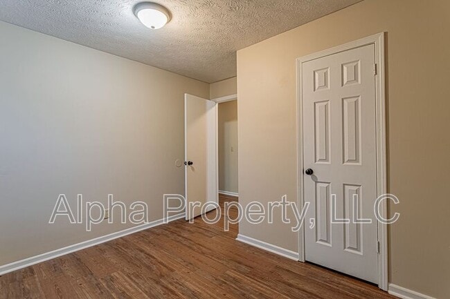 Building Photo - 5 Rawood Dr