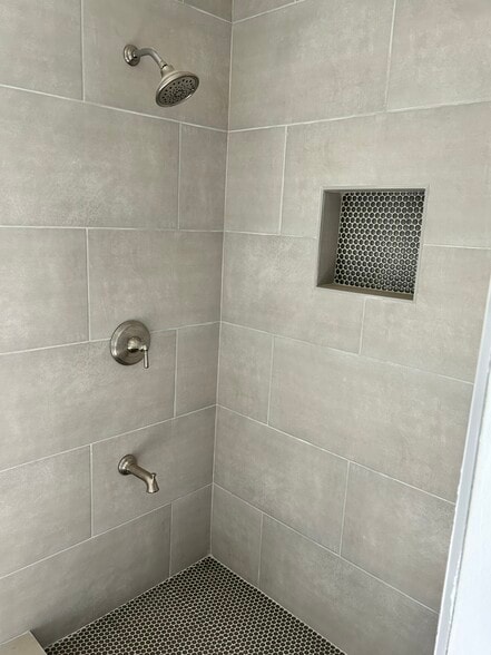 Master bath with shower - 5307 Cortelyou Ln