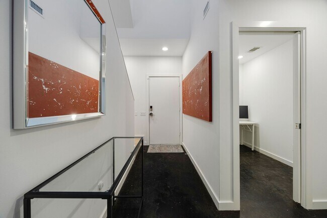Building Photo - 824 Ruthven St
