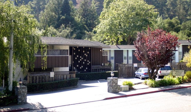 Building Photo - California Palms