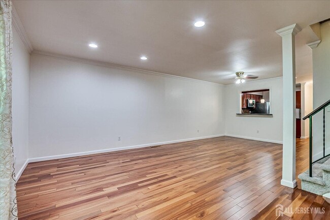 Building Photo - 6 Tulip Ct