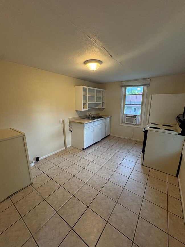 Building Photo - Etowah 37331 - Now available, 1-bedroom, 1-bath apartment conveniently located in Etowah! - Conta...