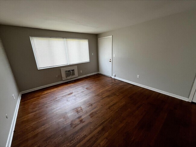 Building Photo - 4689 Hilton Ave