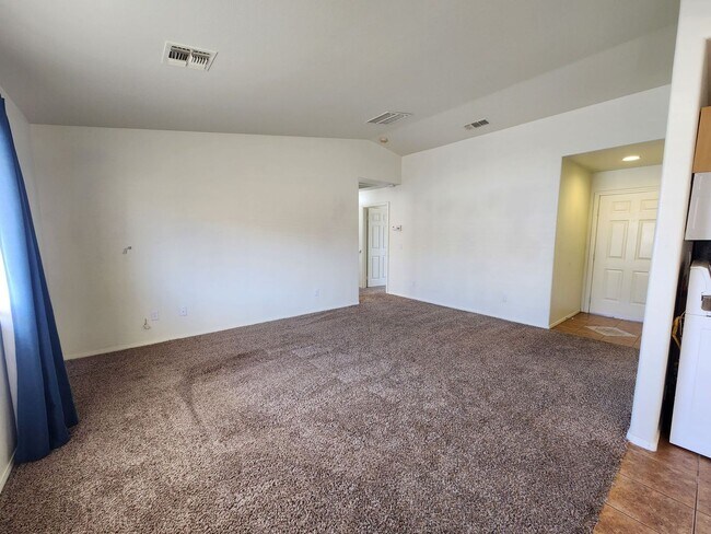 Building Photo - Beautiful 3 bedroom  2 bath