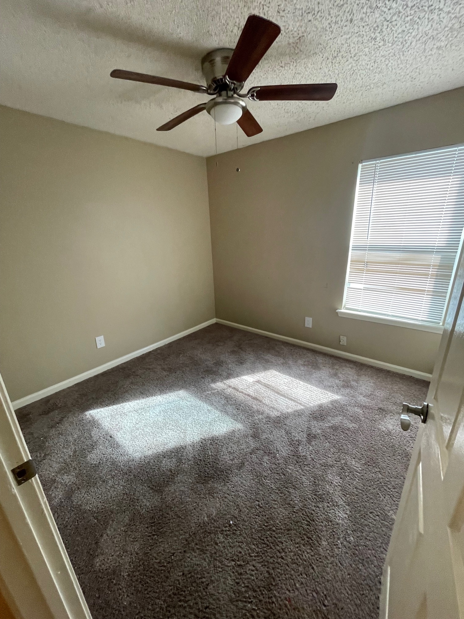 Building Photo - 4606 Wood Ave