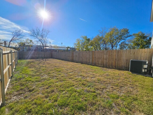 Building Photo - BRAND NEW BUILD!!