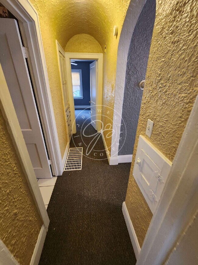 Building Photo - 3 bed! Bonus space in basement