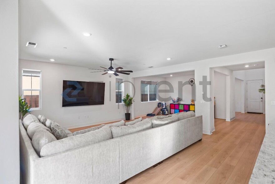 Building Photo - 6795 Paseo St