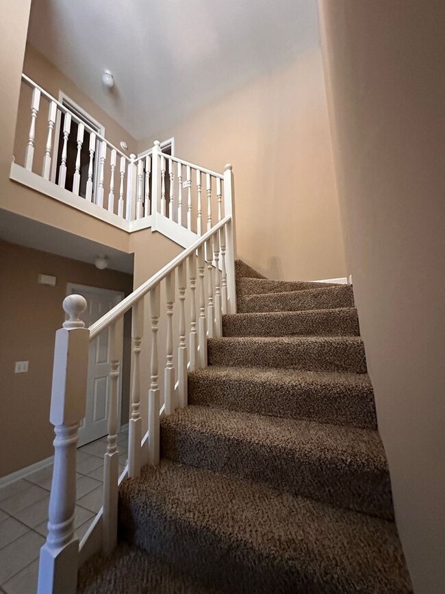 Building Photo - Foxchase Subdivision:  MOVE IN READY!!!!    1/2 OFF 1ST MONTH RENT W/12 MONTH LEASE!!  NEW CARPET...