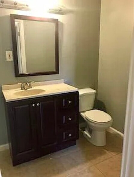 Building Photo - 955 Deckner Ave SW