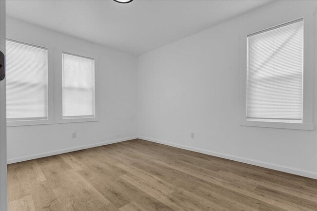 Building Photo - 2725 Leslie St