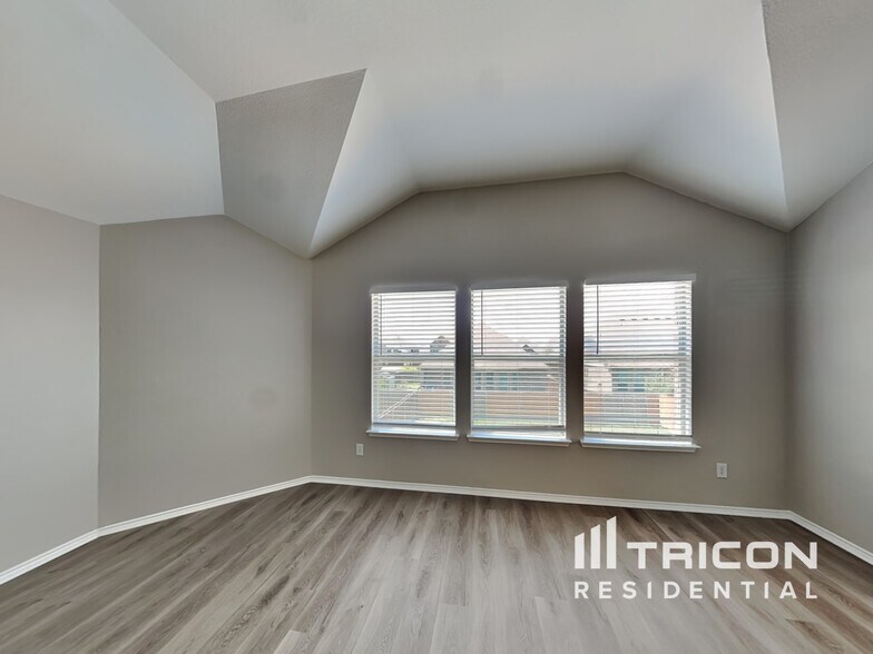 Building Photo - 4512 Ridgeway Dr
