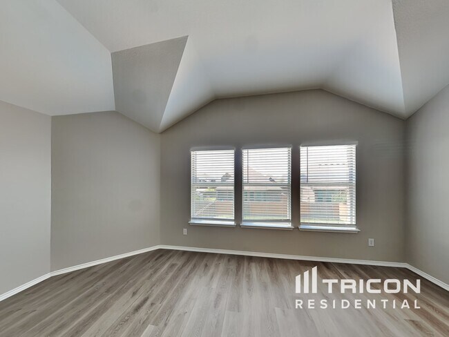 Building Photo - 4512 Ridgeway Dr