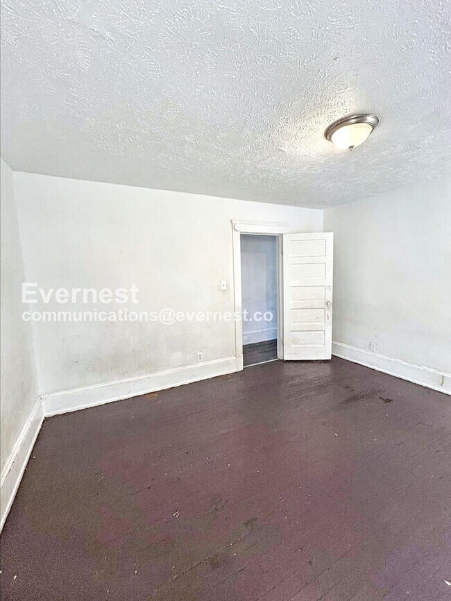 Building Photo - 2213 E 82nd St