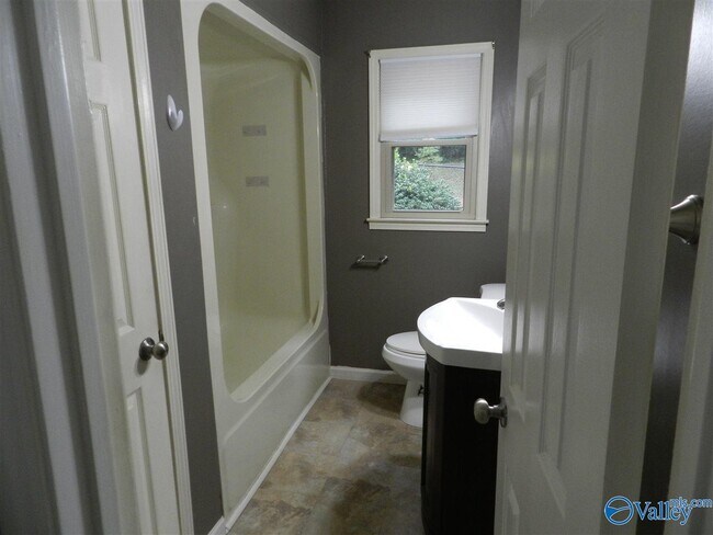 Building Photo - 118 Wingfield Dr