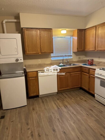 Building Photo - 3008 Pasteur Ave