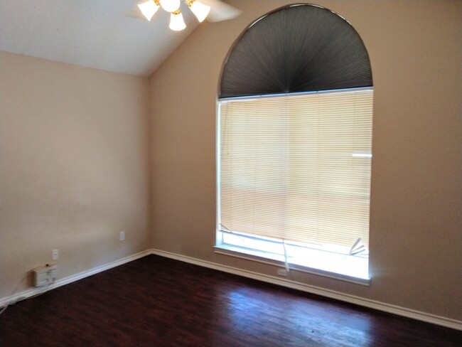 Building Photo - $1795 - Nice 3 bedroom 2 bath house in Eas...