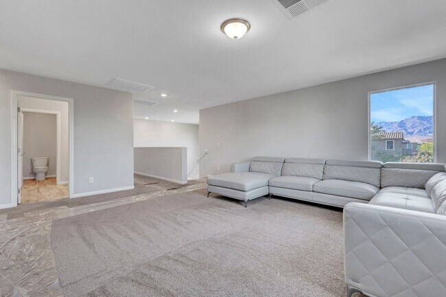 Building Photo - Gated community Located within the Valley Vista Master Plan. 4 Bed 3 Bath features and Open and i...