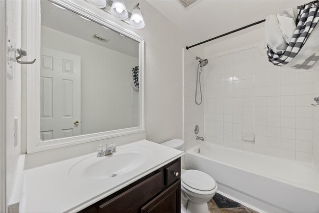 Building Photo - 20747 Settlers Lake Cir N