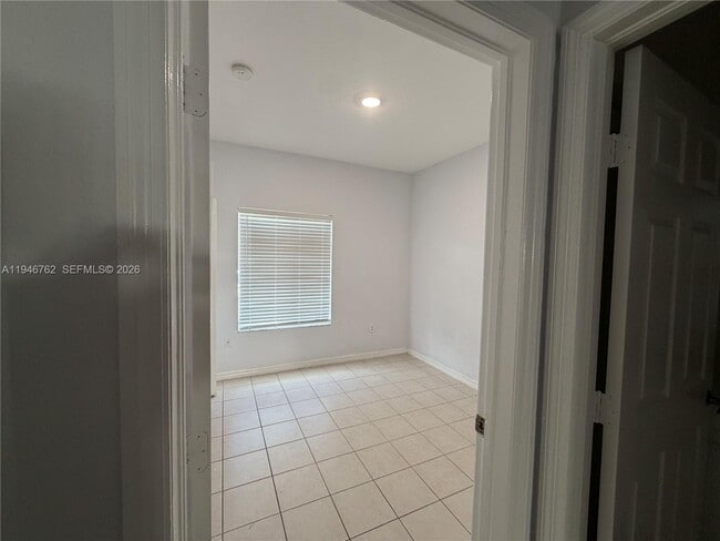 Building Photo - 8245 NW 108th Ave